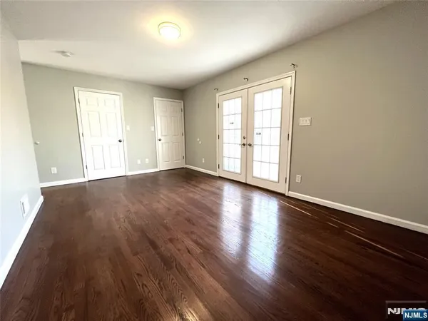$3,100 | 25 Wallis Avenue, Jersey City, NJ 07306