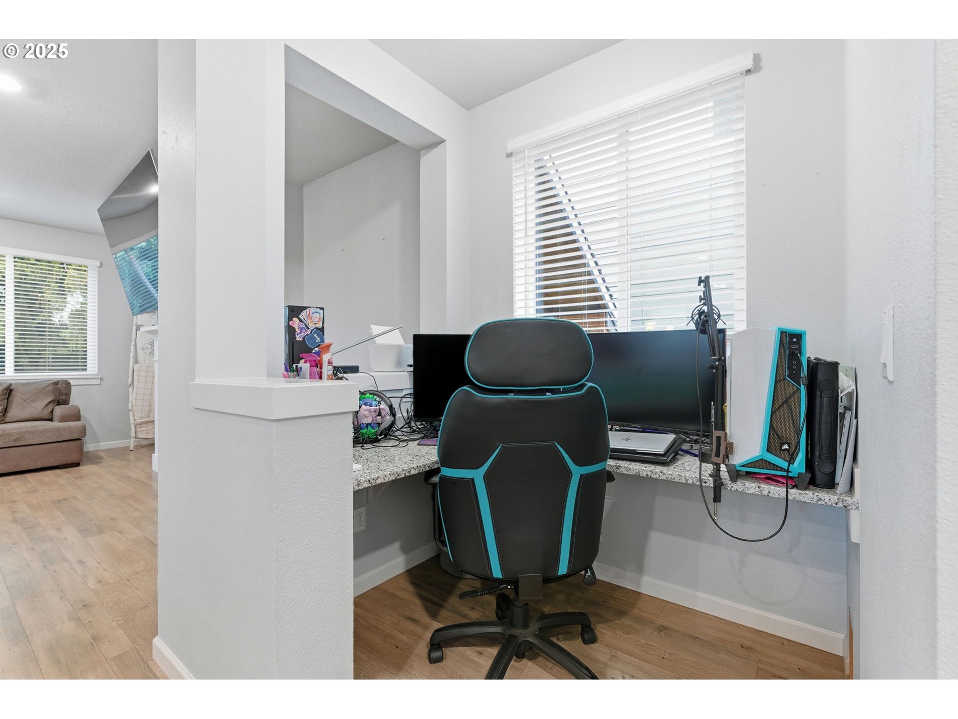 476 Southwest 15th Avenue Canby, OR 97013 - Photo 24 of 43 a work room with furniture and a window