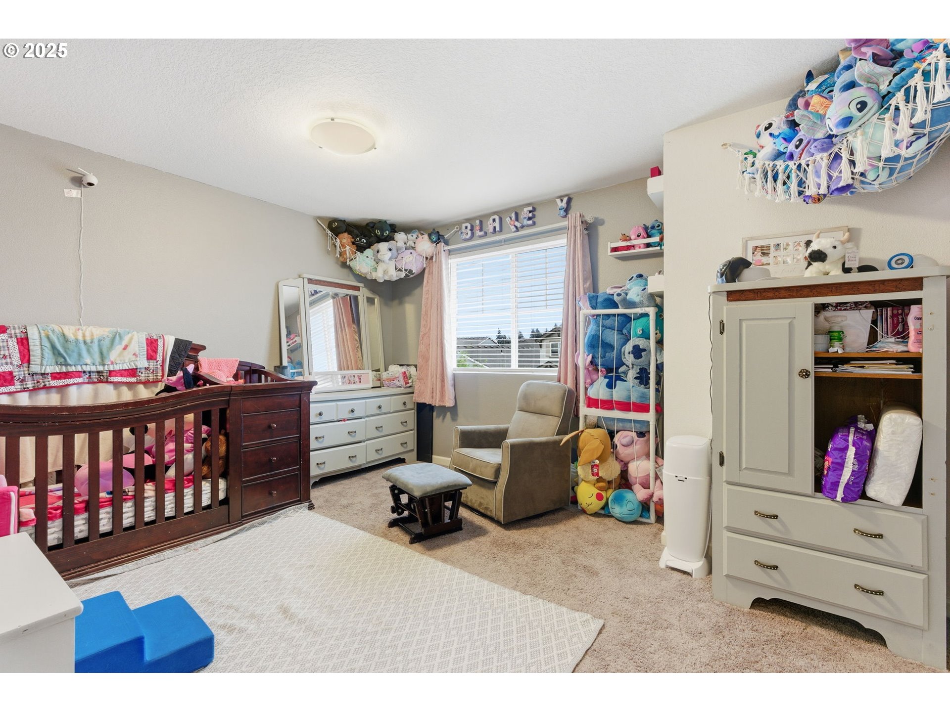 476 Southwest 15th Avenue Canby, OR 97013 - Photo 36 of 43 a bedroom with furniture toys and a baby crib