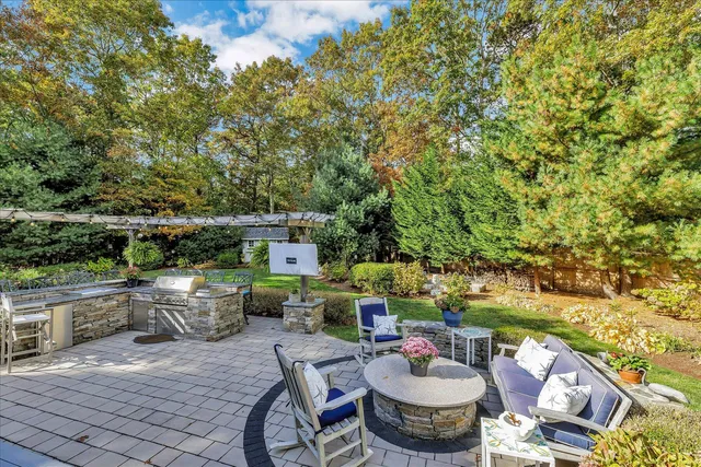 $2,349,000 | 11 Teal Circle, Mashpee, MA 02649