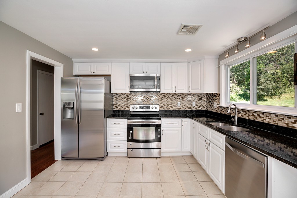 20 Morningside Avenue Natick, MA 01760 - Photo 2 of 23