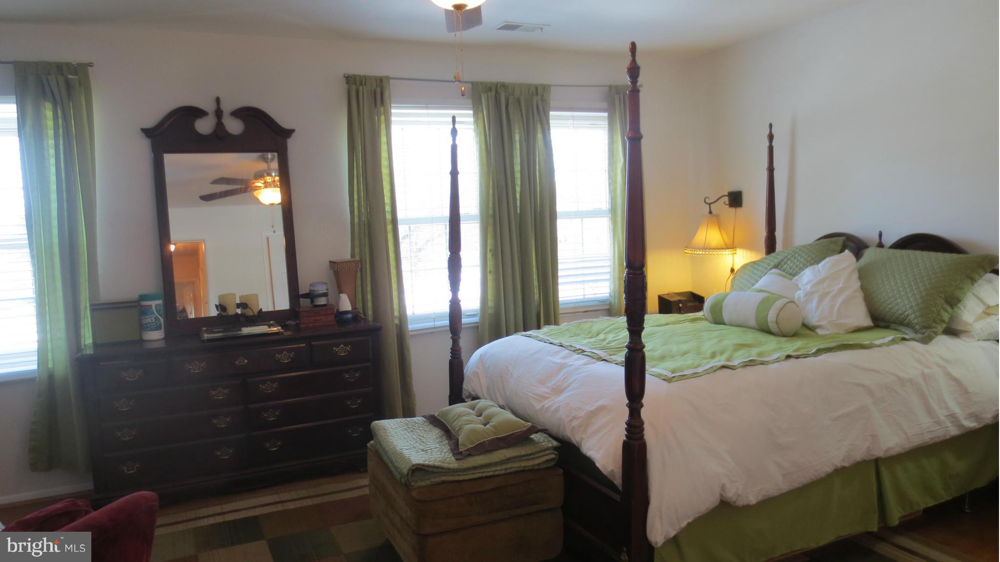 17522 Hoskinson Road Poolesville, MD 20837 - Photo 13 of 18 Bedroom (Master)