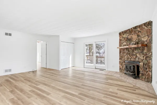 $309,000 | 40541 North Highway 83, Antioch, IL 60002