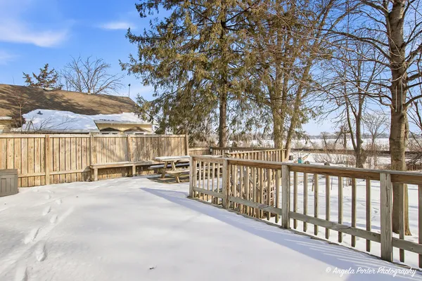 $309,000 | 40541 North Highway 83, Antioch, IL 60002