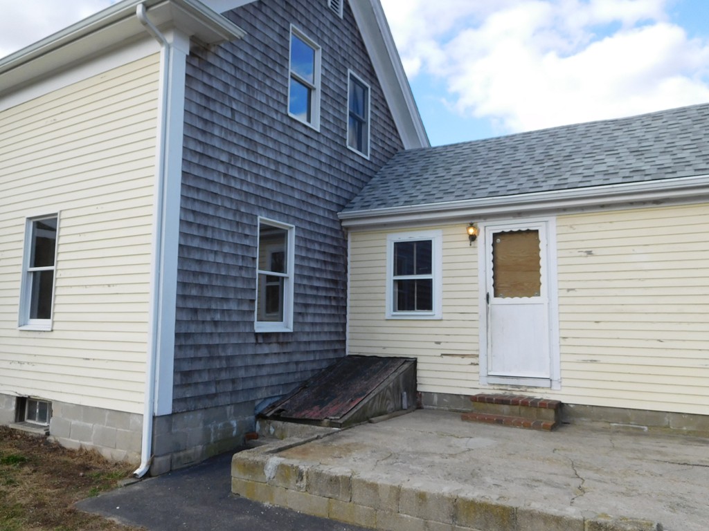 12 Swifts Beach Road Wareham, MA 02571 - Photo 3 of 13 Gallery Image 3
