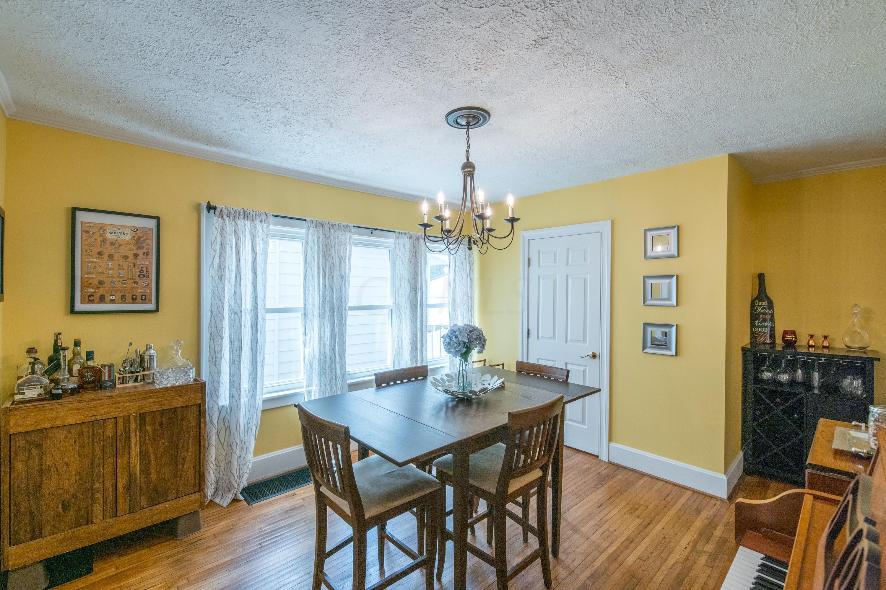 336 Tibet Road Columbus, OH 43202 - Photo 7 of 35
