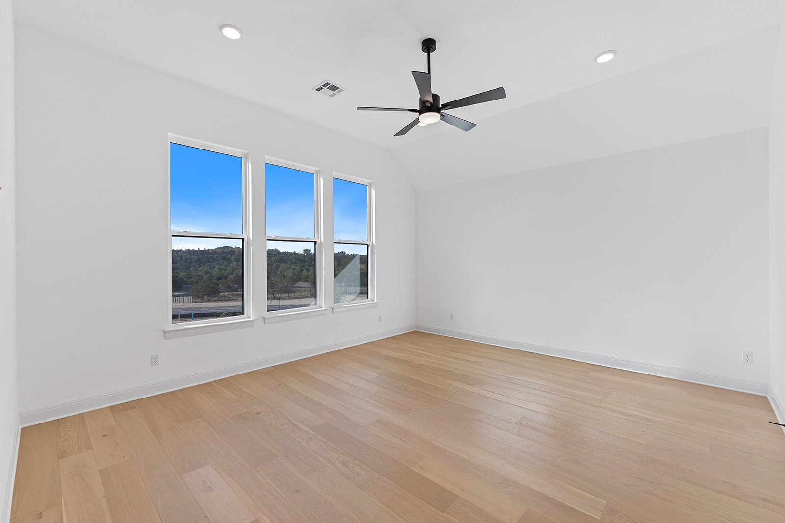 3209 Lookout Mountain Road Georgetown, TX 78628 - Photo 16 of 33