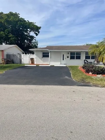 $2,600 | 1421 Southeast 4th Avenue, Deerfield Beach, FL 33441