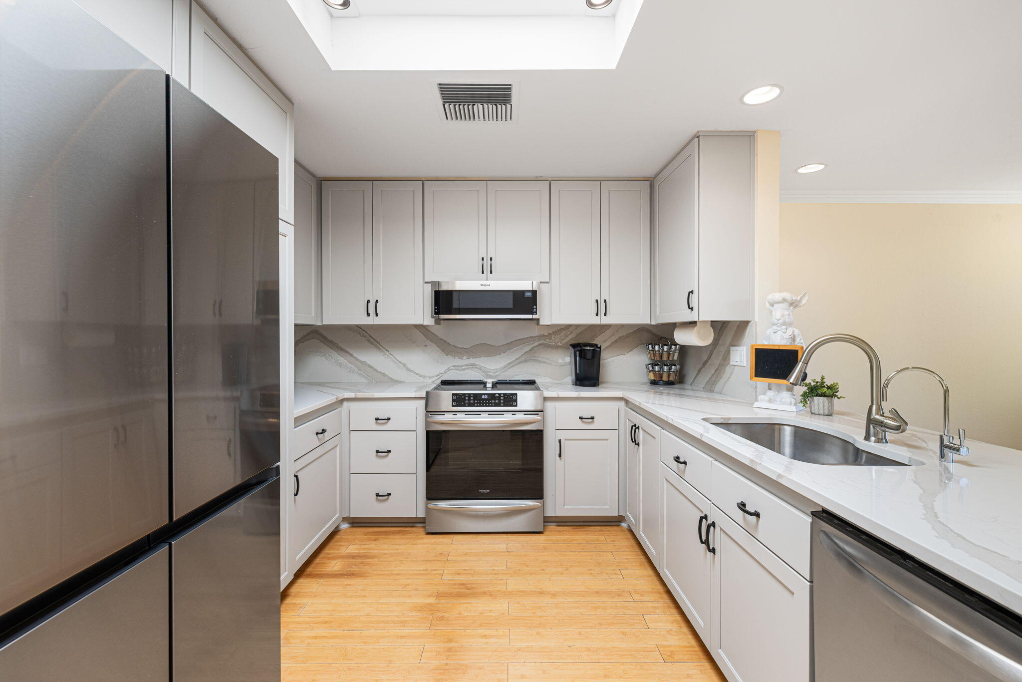 1 Rutgers Court Rancho Mirage, CA 92270 - Photo 11 of 39 Kitchen