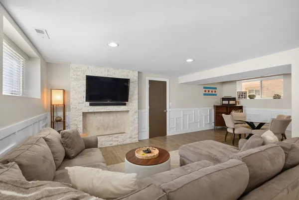 $699,000 | 10459 South Troy Street, Chicago, IL 60655