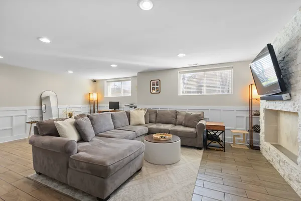 $699,000 | 10459 South Troy Street, Chicago, IL 60655