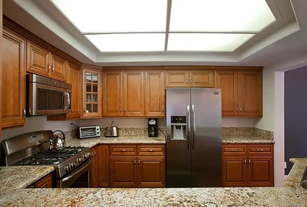 $3,800 | 20262 Billingsgate Lane, Unit 104, Huntington Beach, CA 92646