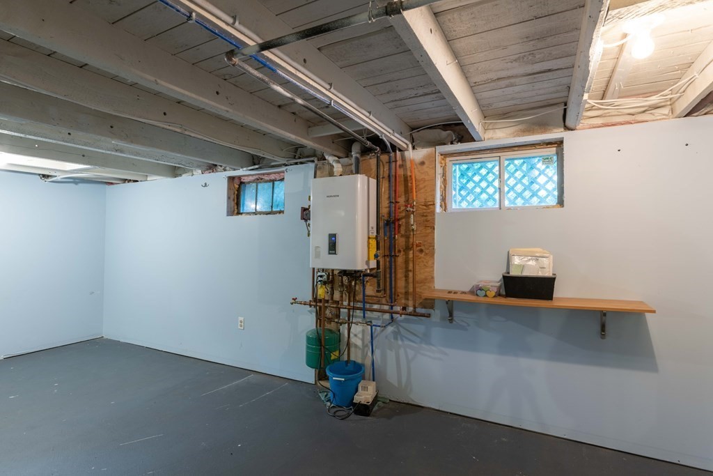 33 R Maine Avenue Easthampton, MA 01027 - Photo 18 of 19