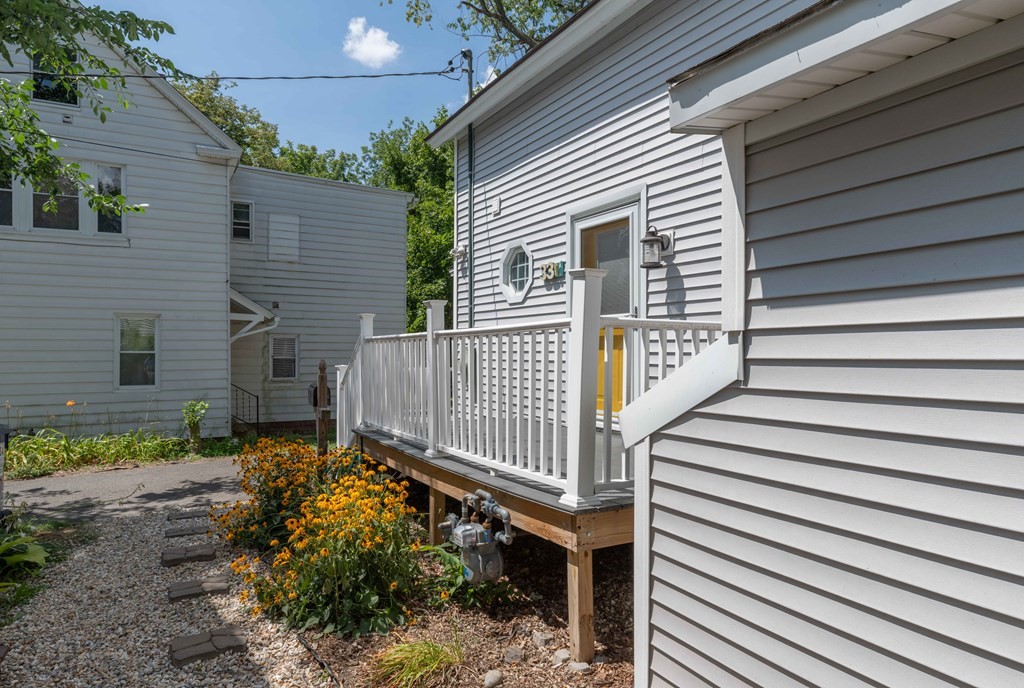 33 R Maine Avenue Easthampton, MA 01027 - Photo 3 of 19