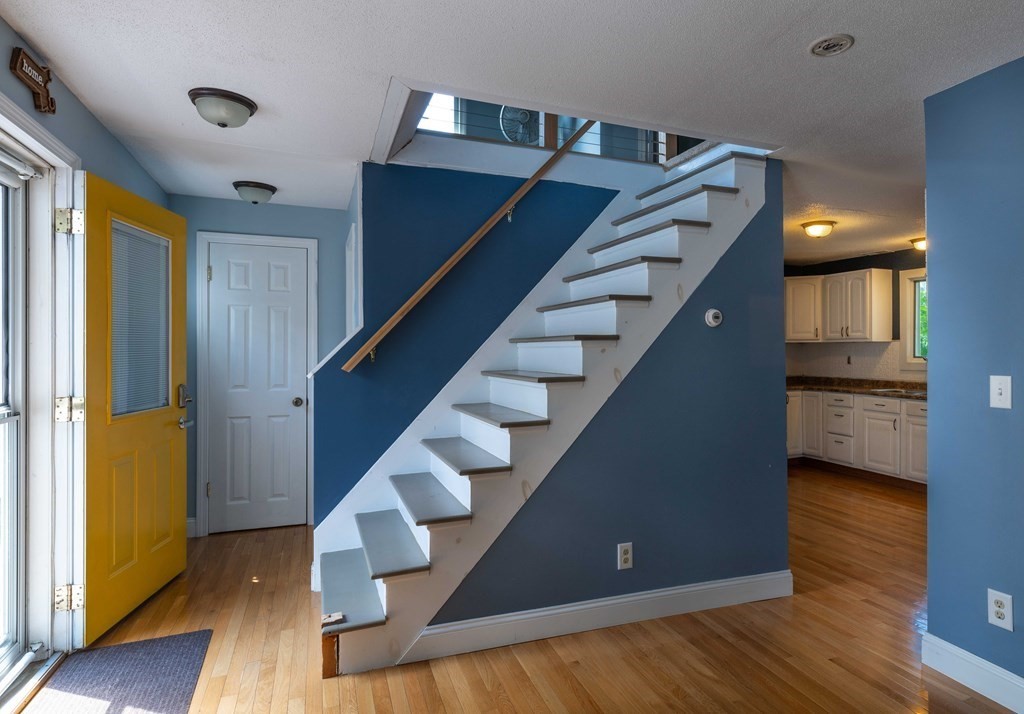 33 R Maine Avenue Easthampton, MA 01027 - Photo 8 of 19