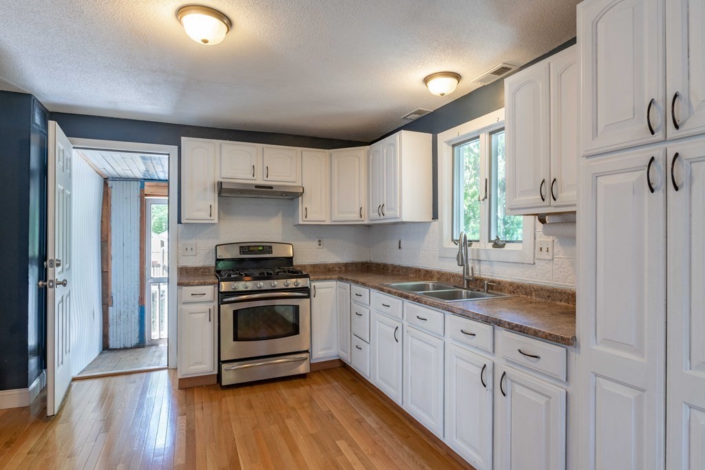 33 R Maine Avenue Easthampton, MA 01027 - Photo 9 of 19