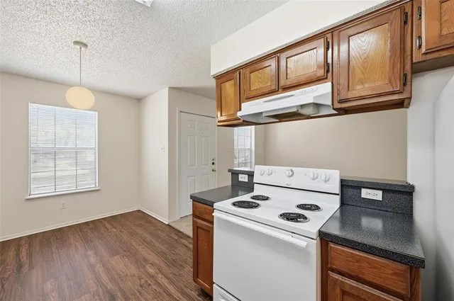 $1,050 | 504 Kings Way Drive, Unit D, Mansfield, TX 76063