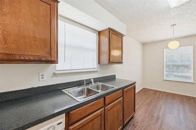 $1,050 | 504 Kings Way Drive, Unit D, Mansfield, TX 76063