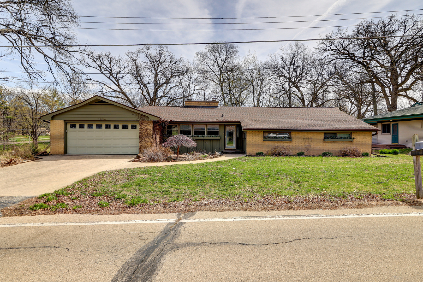 1404 Sinnissippi Road Sterling, IL 61081 - Photo 1 of 36 Gallery Image 1