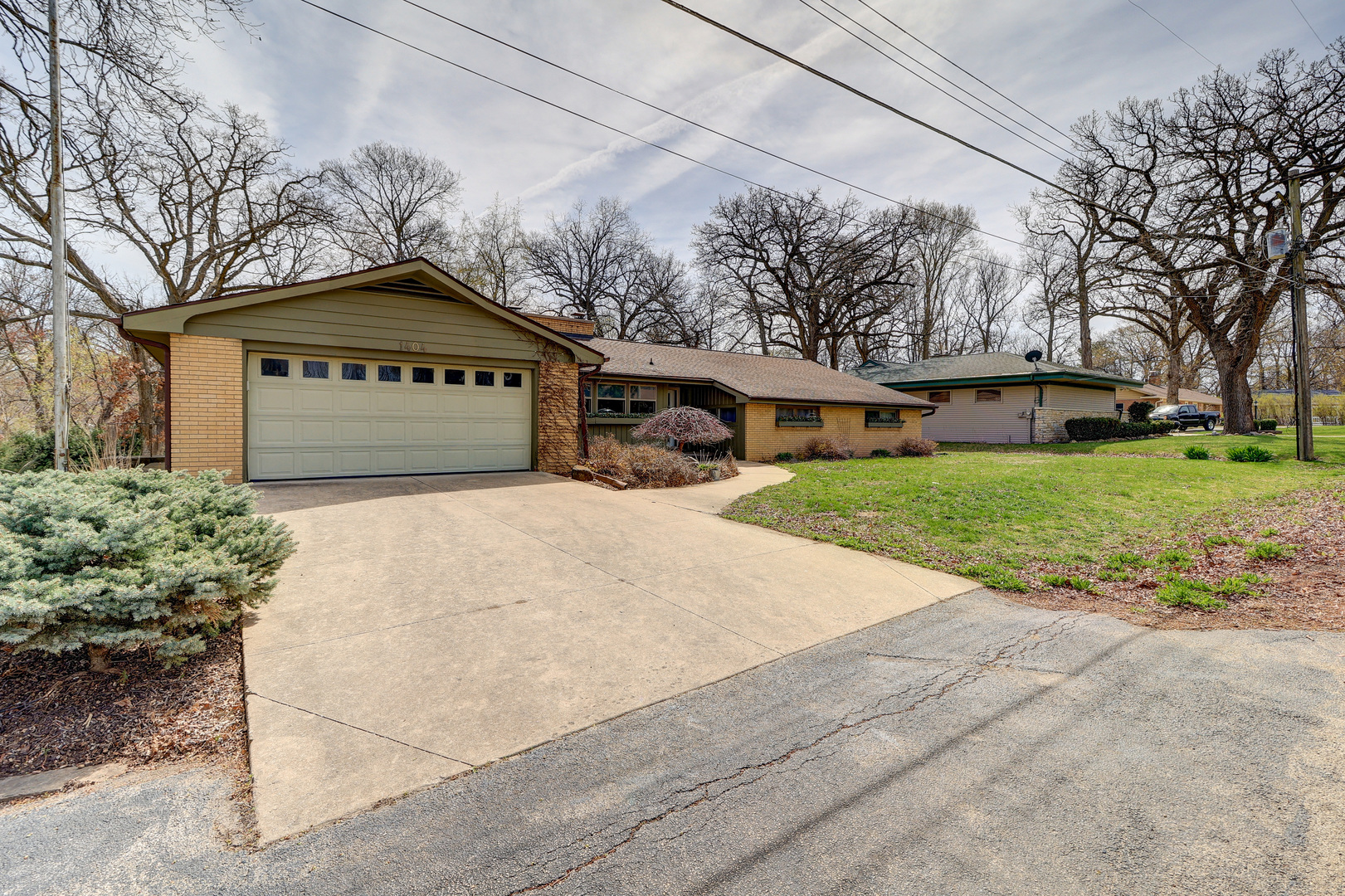 1404 Sinnissippi Road Sterling, IL 61081 - Photo 2 of 36 Gallery Image 2