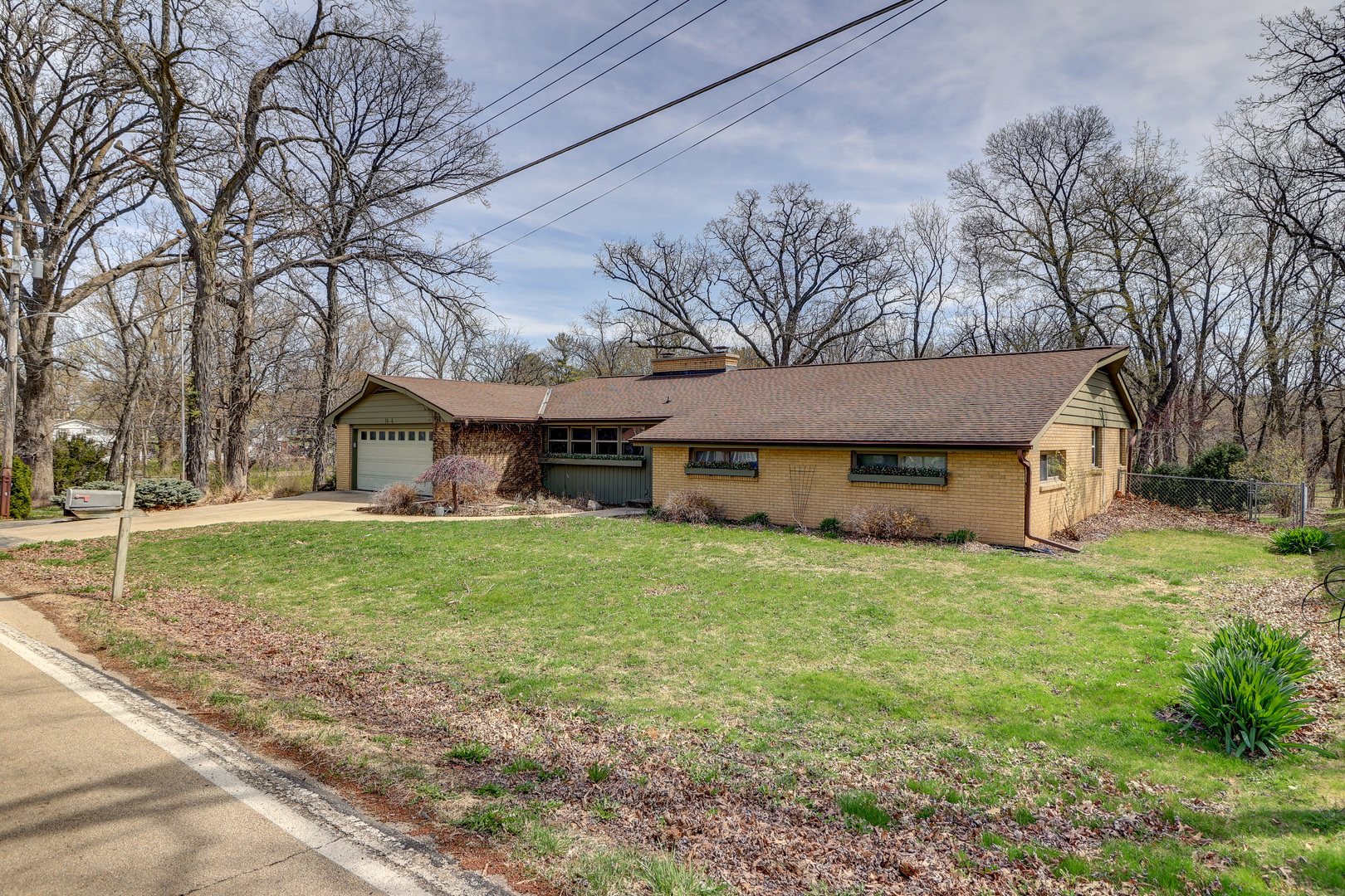 1404 Sinnissippi Road Sterling, IL 61081 - Photo 3 of 36 Gallery Image 3