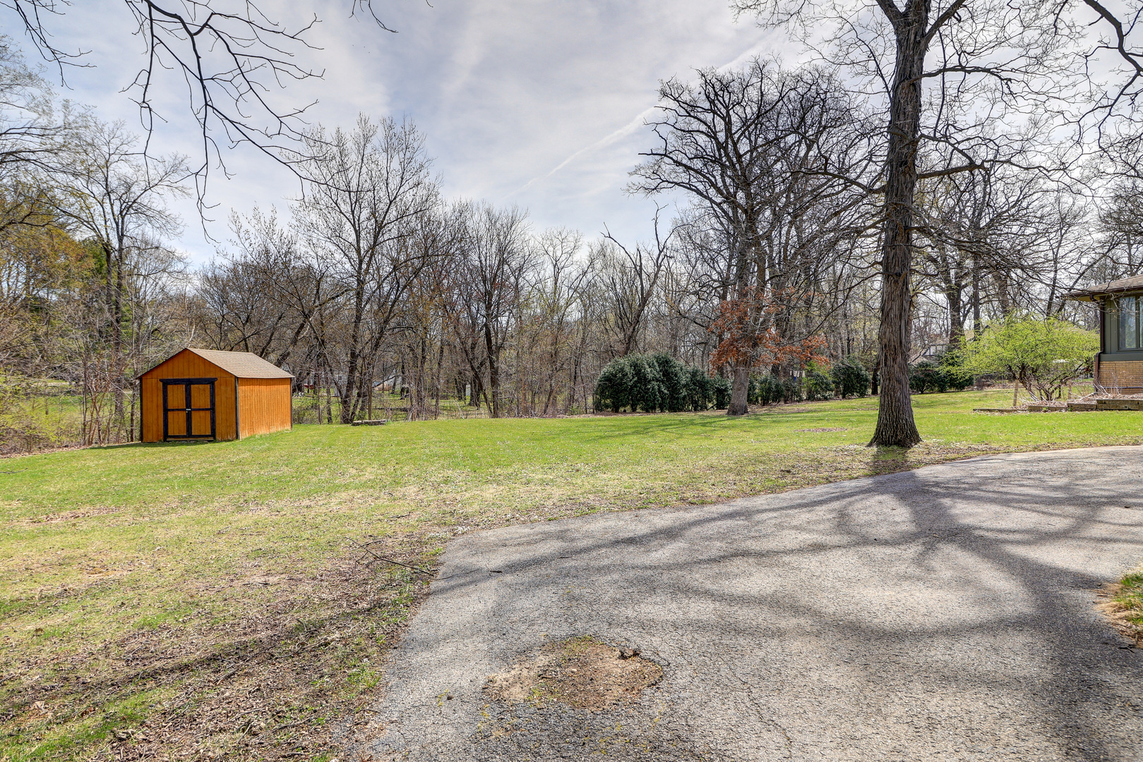 1404 Sinnissippi Road Sterling, IL 61081 - Photo 5 of 36 Gallery Image 5