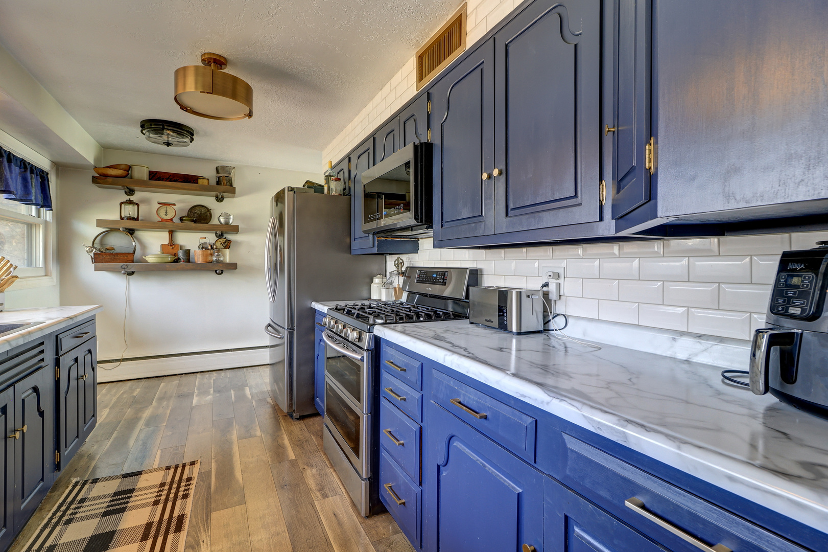 1404 Sinnissippi Road Sterling, IL 61081 - Photo 8 of 36 Gallery Image 8