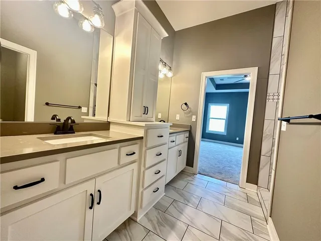 $425,000 | 11805 East Ridgeview Court, Peculiar, MO 64078