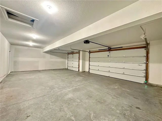 $425,000 | 11805 East Ridgeview Court, Peculiar, MO 64078