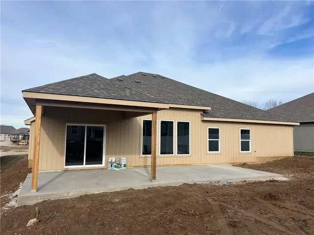 $425,000 | 11805 East Ridgeview Court, Peculiar, MO 64078