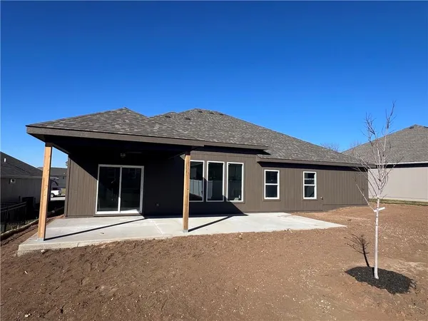$425,000 | 11805 East Ridgeview Court, Peculiar, MO 64078