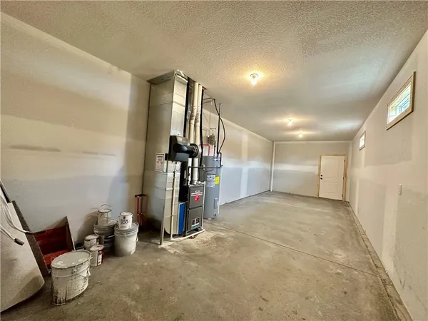 $425,000 | 11805 East Ridgeview Court, Peculiar, MO 64078