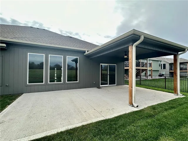 $425,000 | 11805 East Ridgeview Court, Peculiar, MO 64078