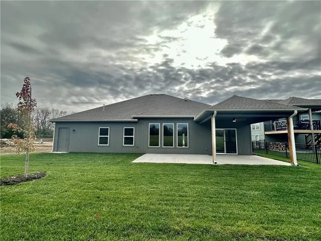 $425,000 | 11805 East Ridgeview Court, Peculiar, MO 64078