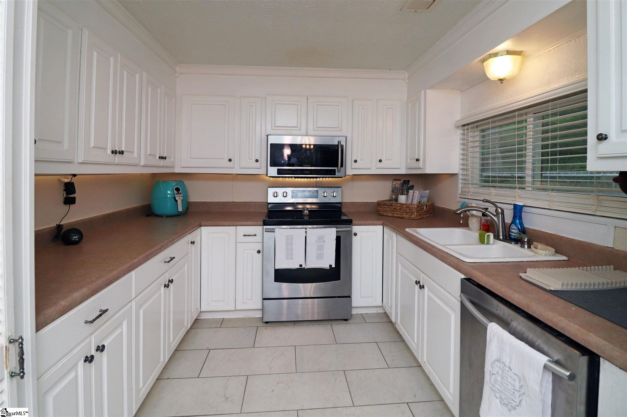 639 Lenhardt Road Easley, SC 29640 - Photo 4 of 22 Gallery Image 4