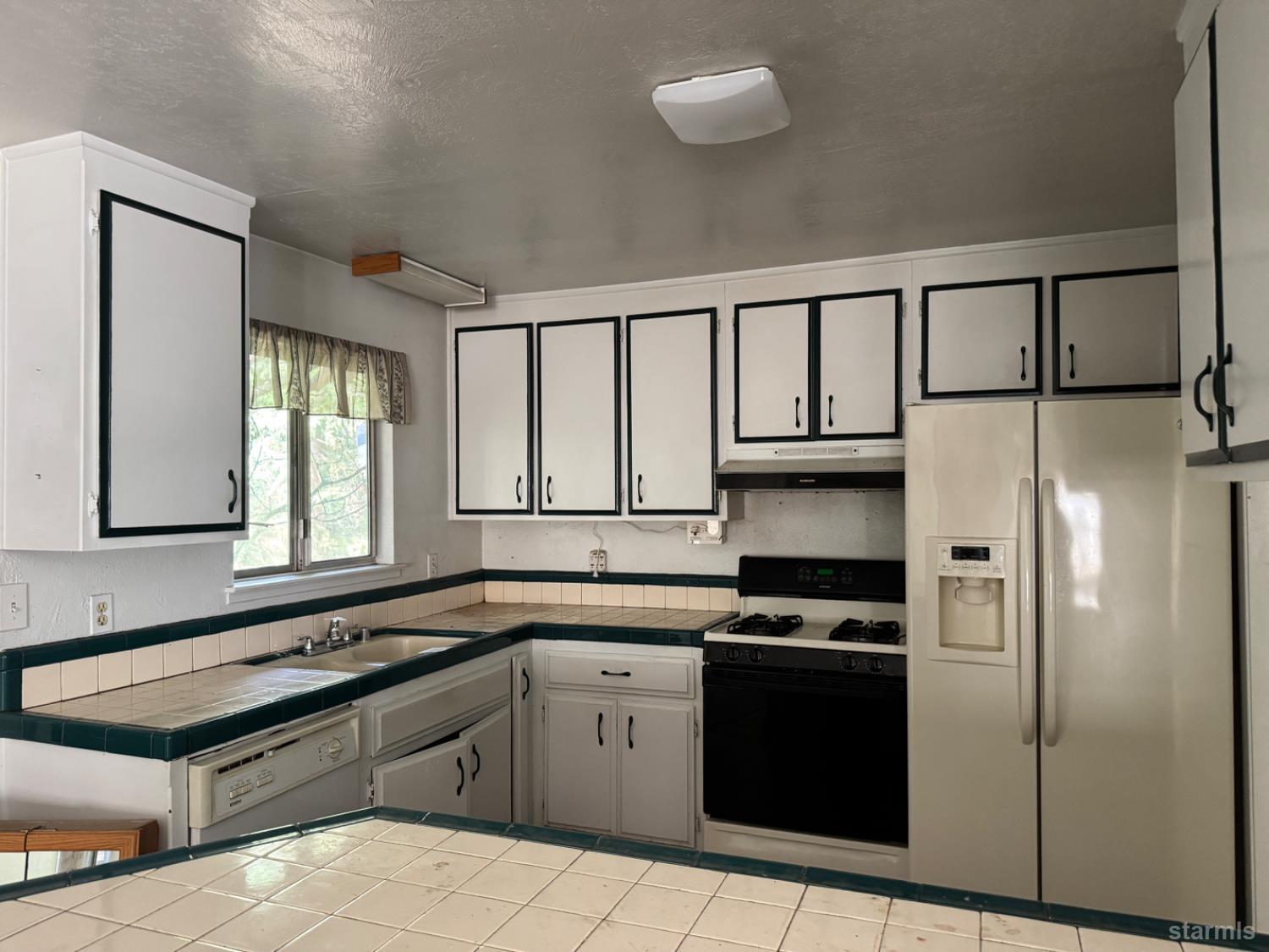 6001 Calico Court Pollock Pines, CA 95726 - Photo 3 of 14