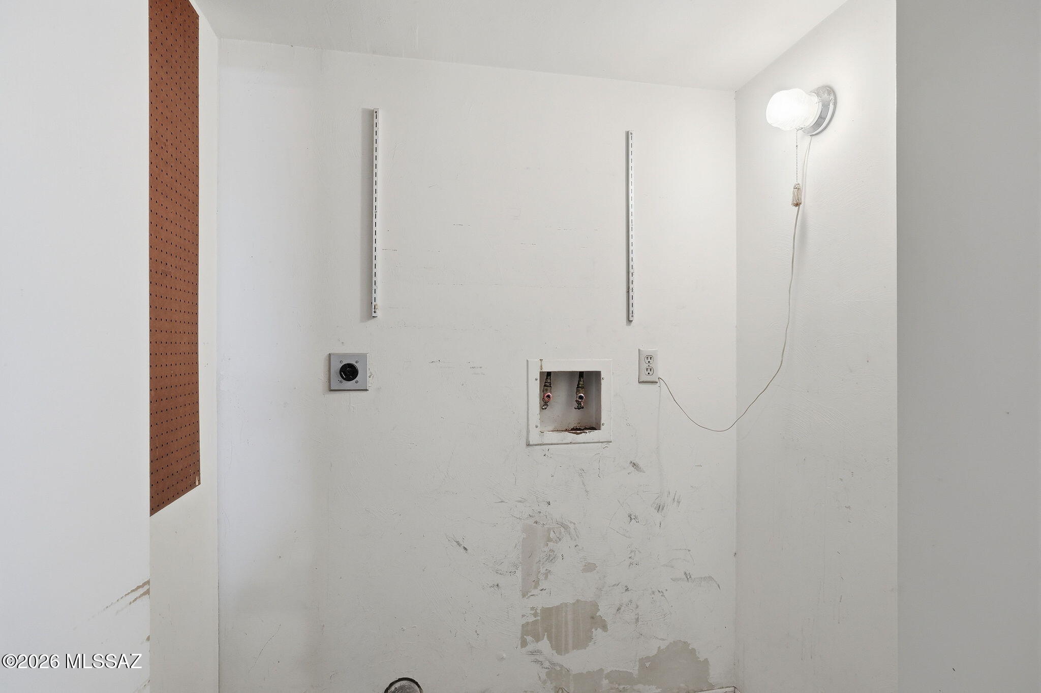 1831 West Dominy Road Tucson, AZ 85713 - Photo 15 of 38 Laundry closet in hallway next to Kitchen