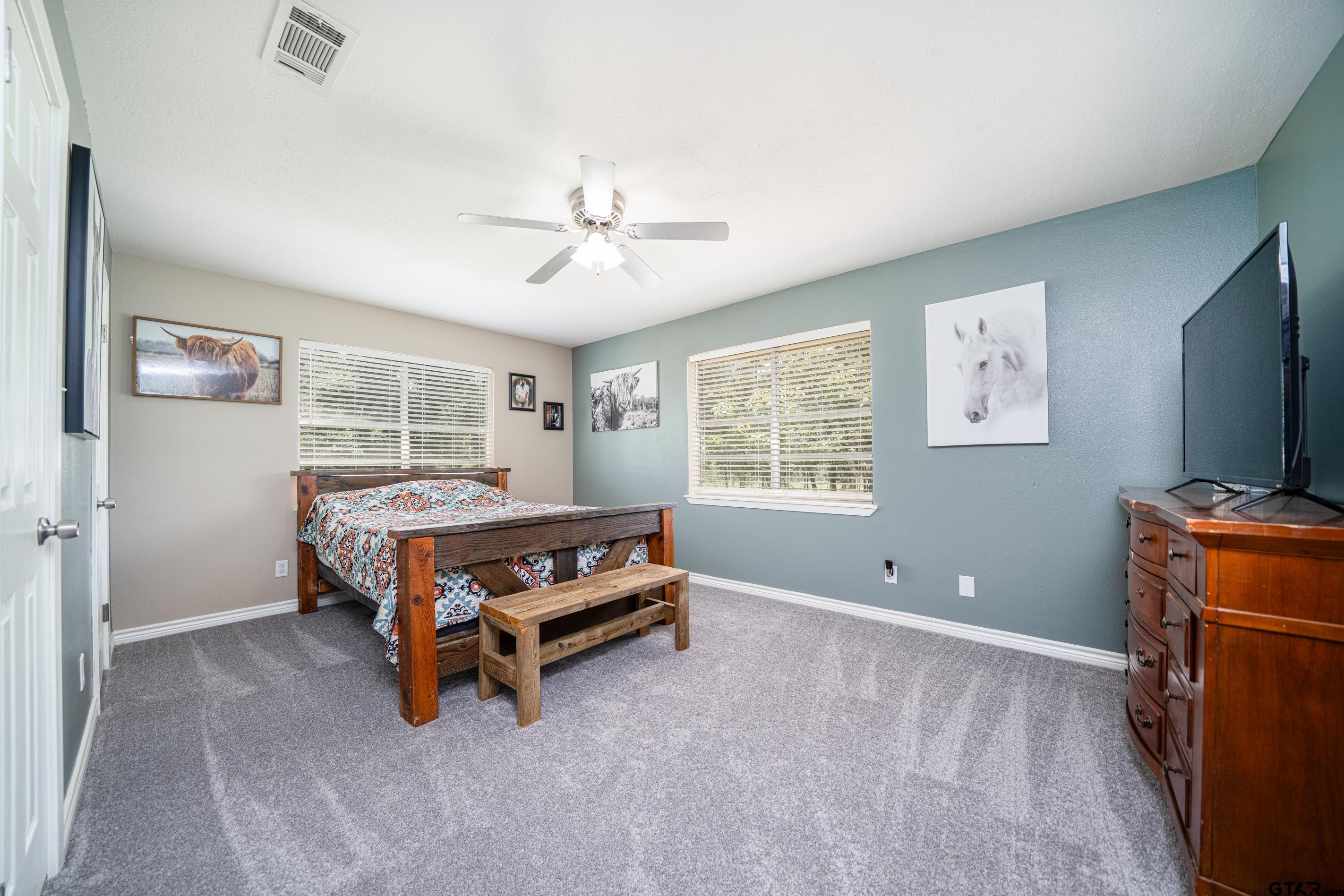 2536 Elk Road Gilmer, TX 75644 - Photo 13 of 32 a room with furniture and flat screen tv