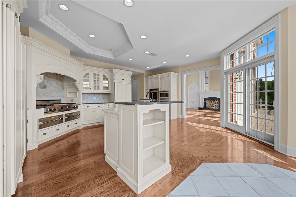 36W555 Stoneleat Road St. Charles, IL 60175 - Photo 19 of 76 Gallery Image 19