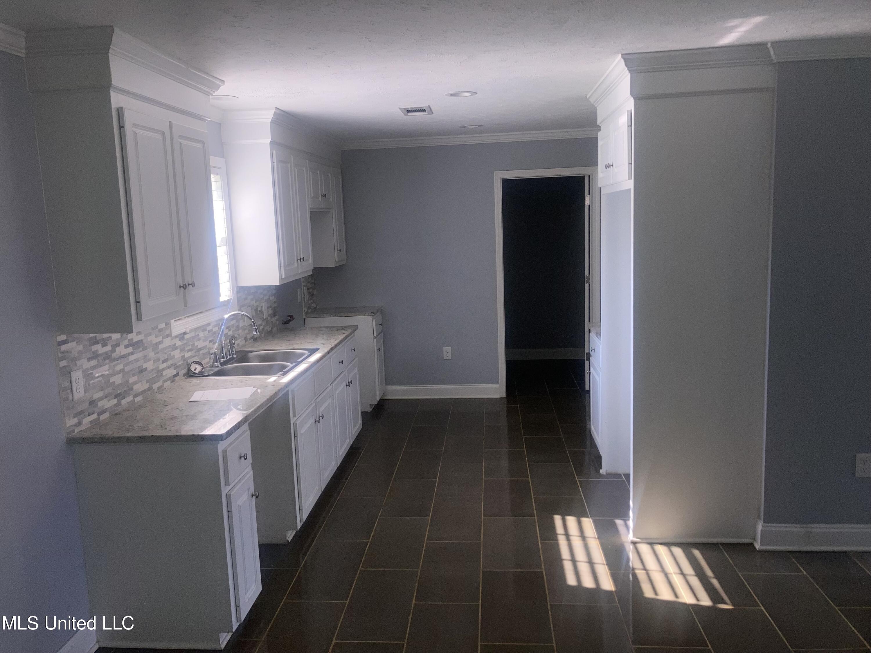 836 Cherry Ridge Drive Clinton, MS 39056 - Photo 3 of 11 UZTG1341