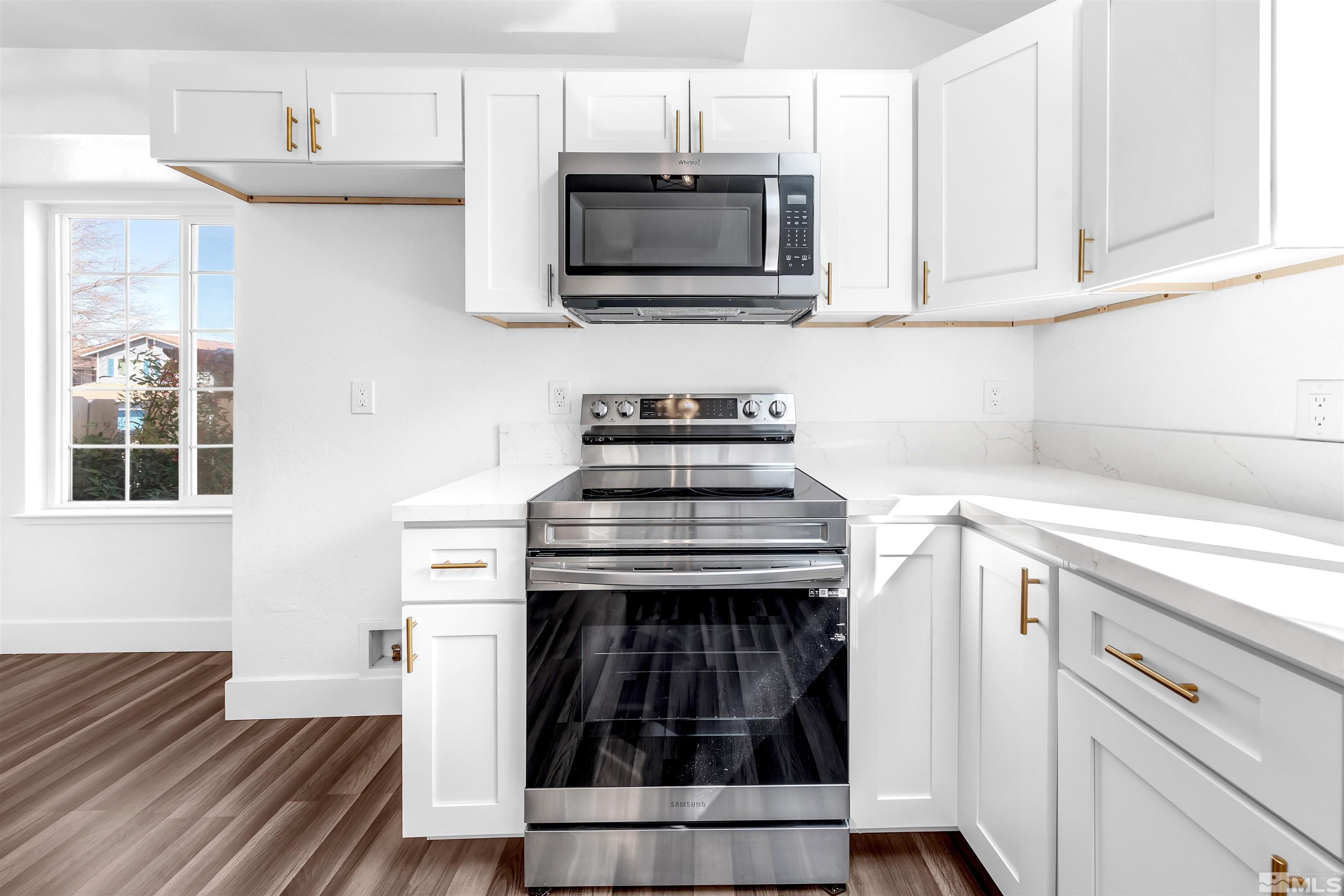 6768 Peppermint Court Reno, NV 89506 - Photo 14 of 40 a kitchen with granite countertop a stove and a sink