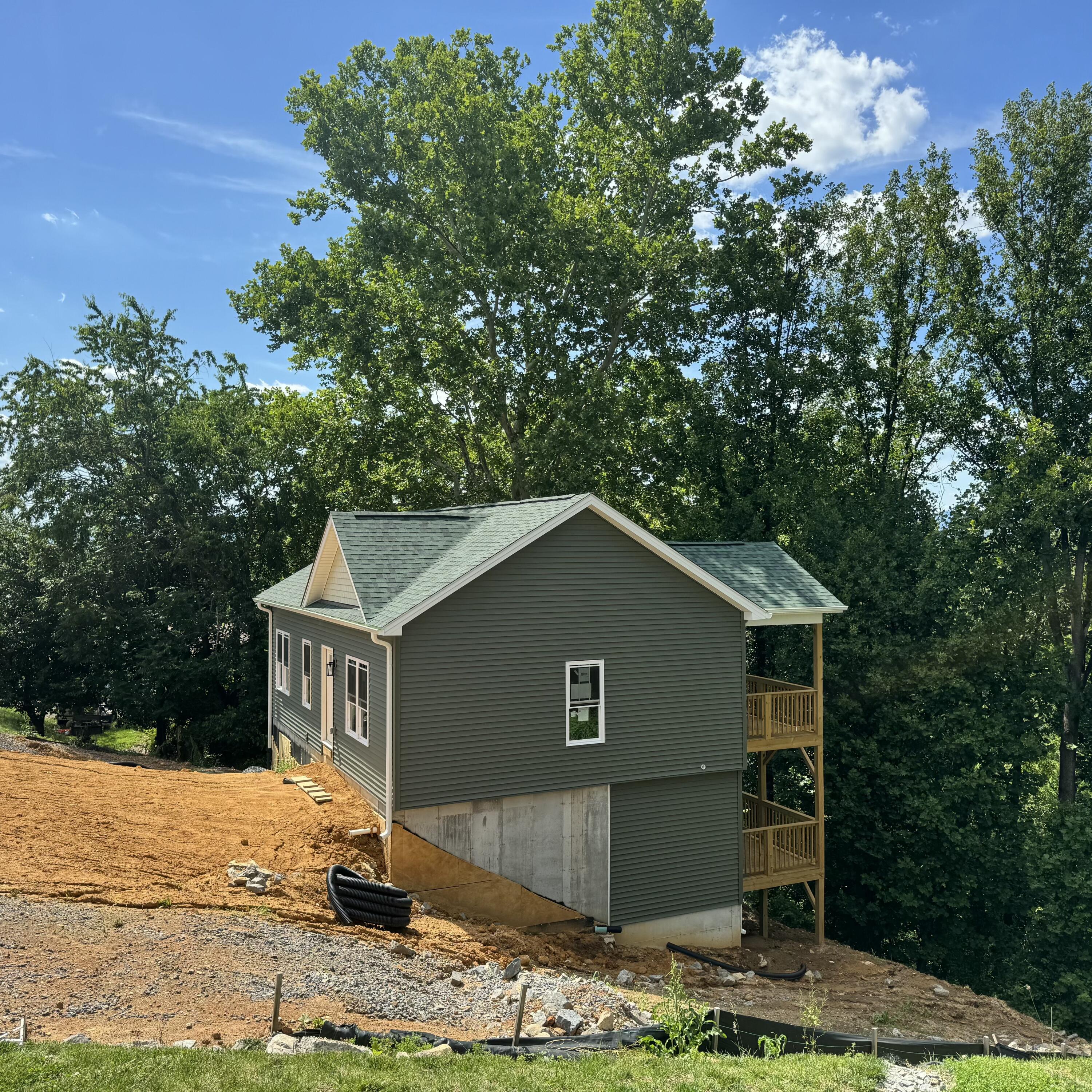 700 Ruddell Road Vinton, VA 24179 - Photo 3 of 4 IMG_3558