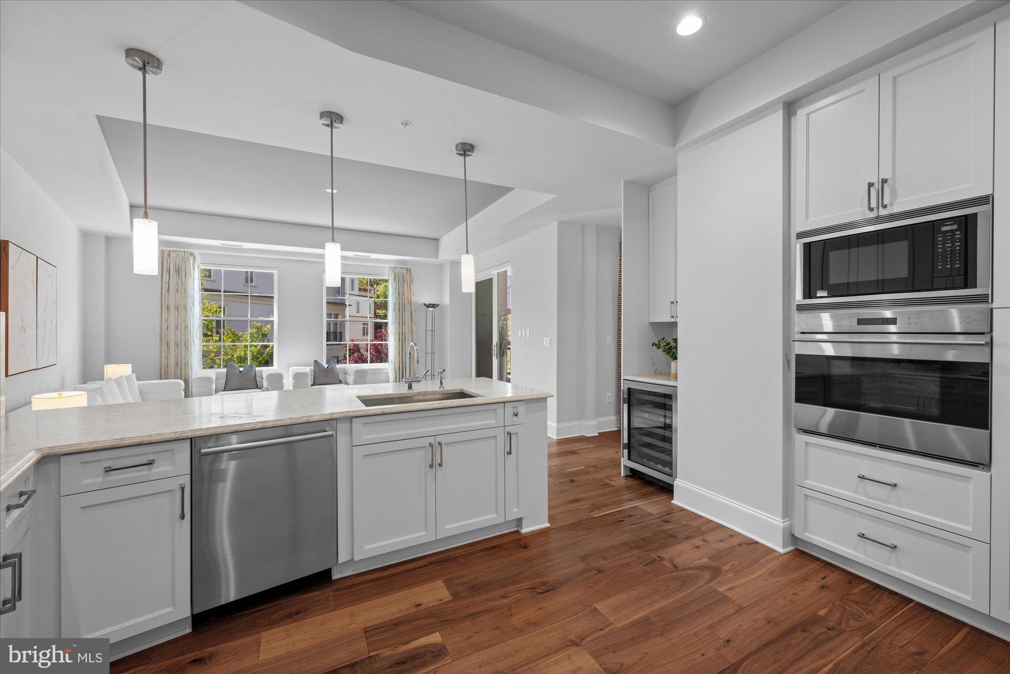 8121 River Road, Unit 423 Bethesda, MD 20817 - Photo 33 of 79 Wolf Double Oven and Microway