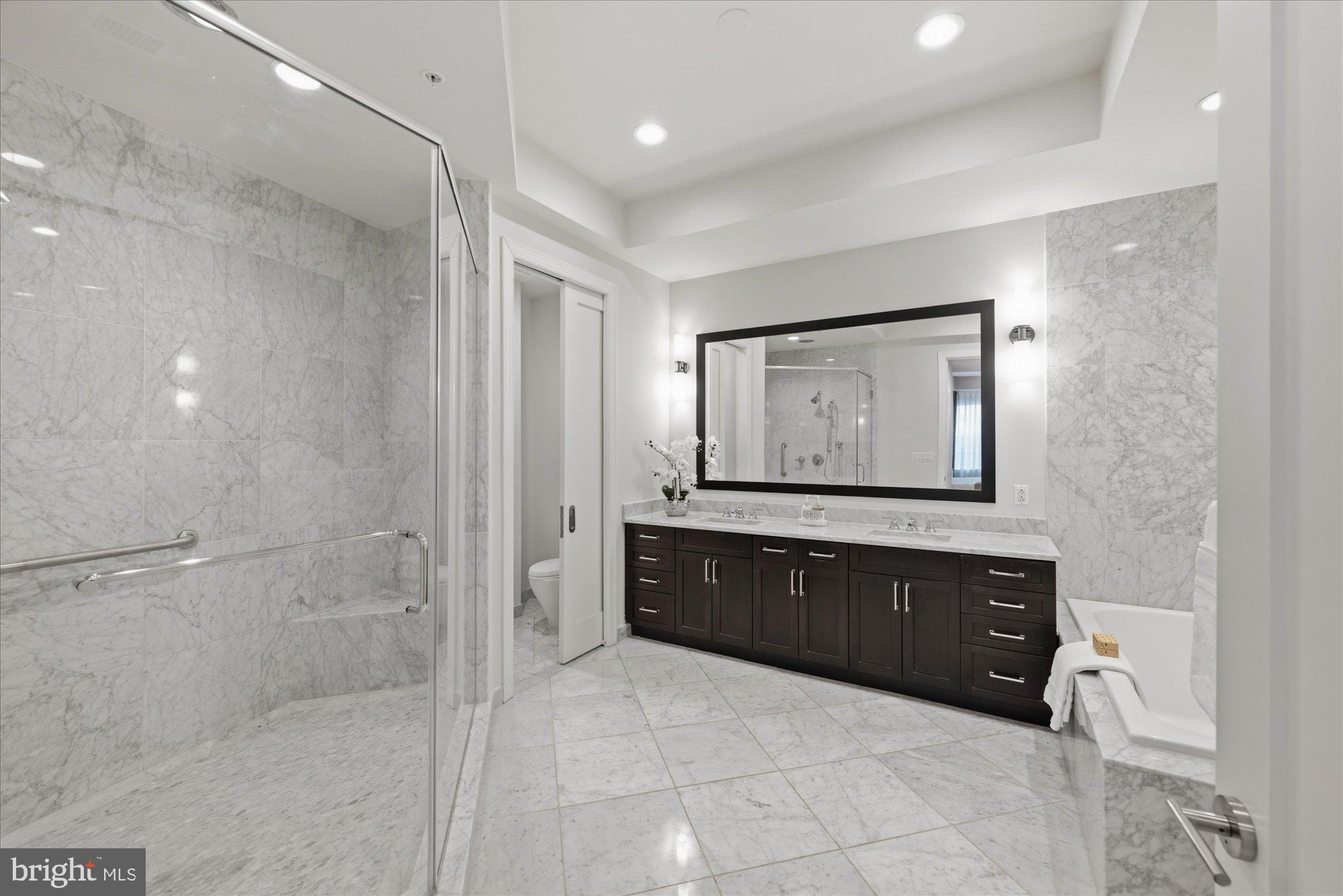 8121 River Road, Unit 423 Bethesda, MD 20817 - Photo 42 of 79 Primary Bathroom