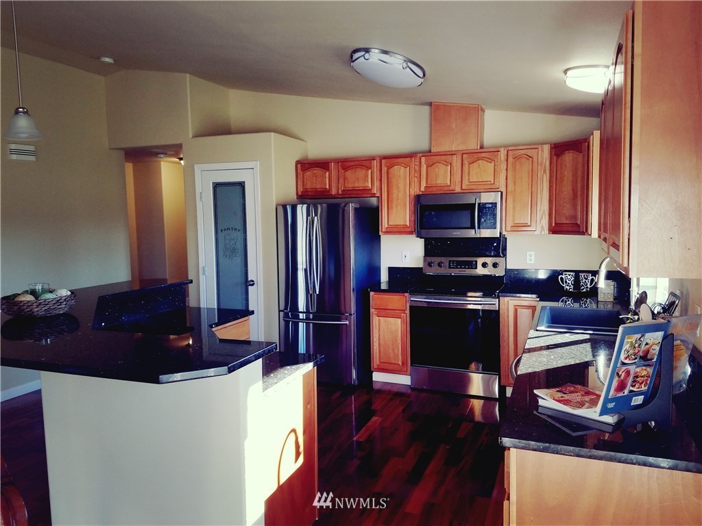 9228 Applegate Loop Southwest Rochester, WA 98579 - Photo 5 of 24