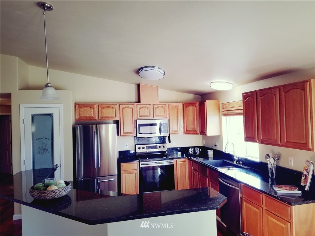 9228 Applegate Loop Southwest Rochester, WA 98579 - Photo 6 of 24