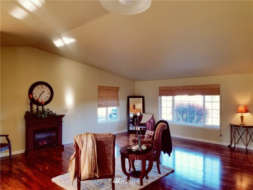 9228 Applegate Loop Southwest Rochester, WA 98579 - Photo 9 of 24