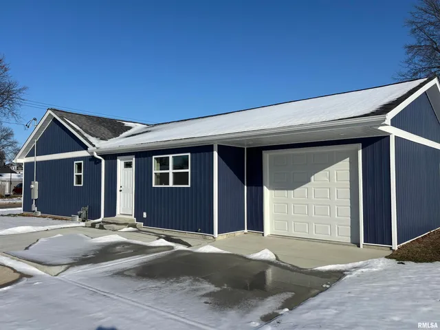 $235,000 | 724 West Franklin Street, Taylorville, IL 62568