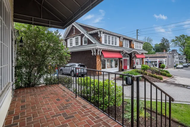 $795,000 | 3 Essex Square, Essex, CT 06426