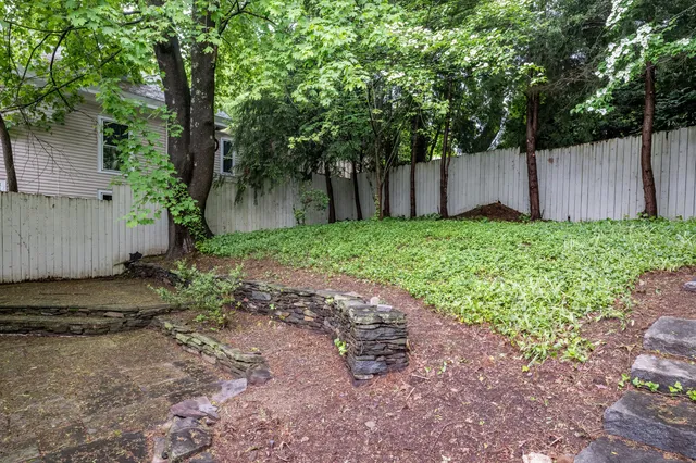 $795,000 | 3 Essex Square, Essex, CT 06426